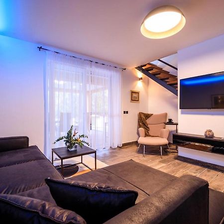Villa Aljmaš Εξωτερικό φωτογραφία