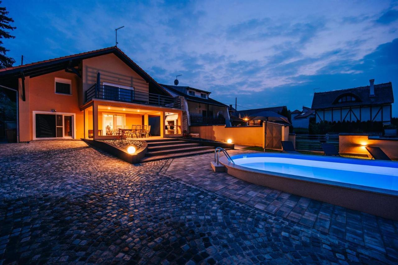 Villa Aljmaš Εξωτερικό φωτογραφία