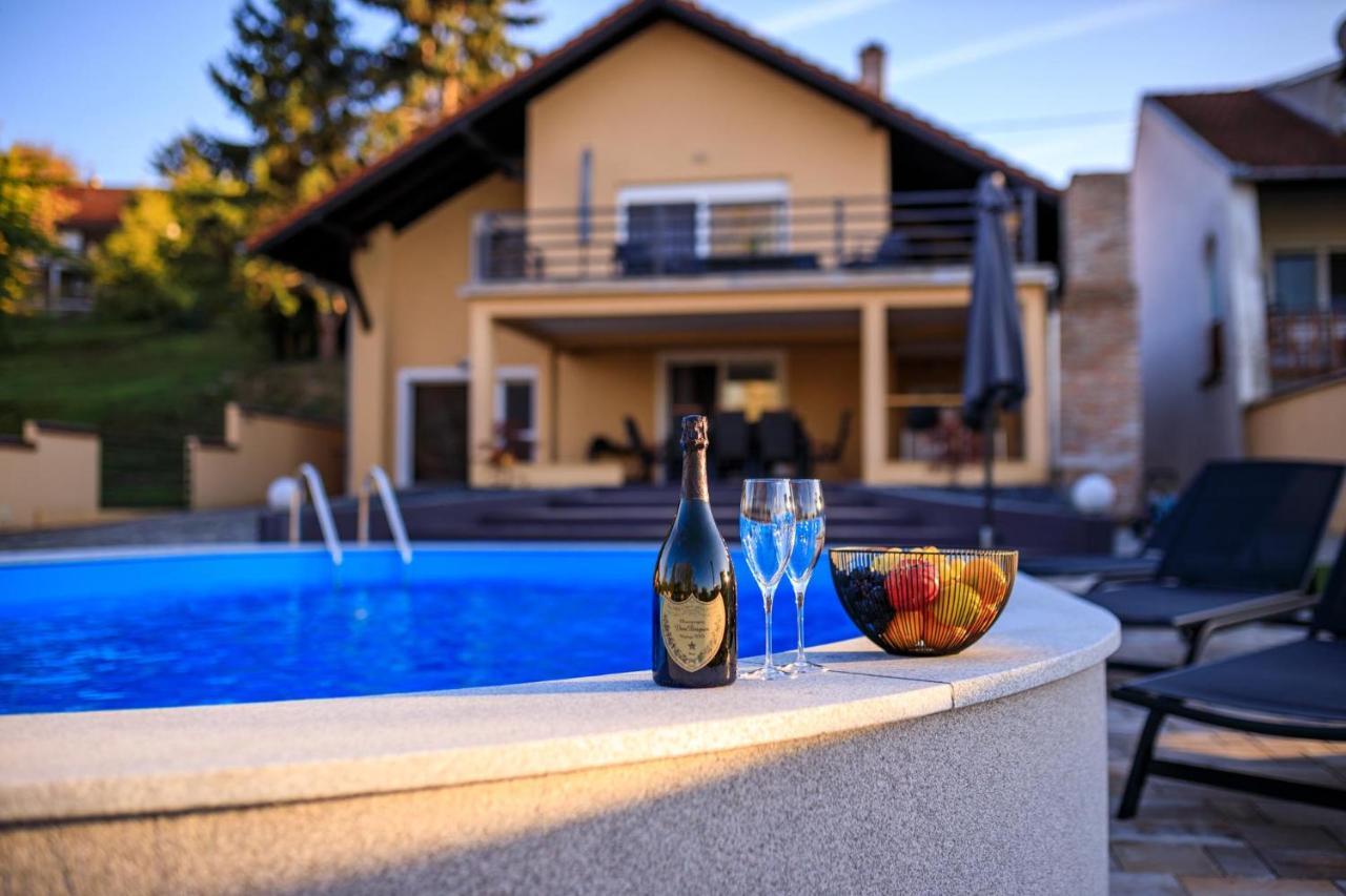 Villa Aljmaš Εξωτερικό φωτογραφία